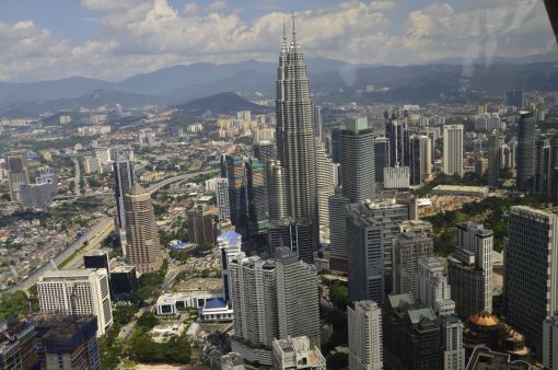 Than KL Tower: Petronas Twin Tower