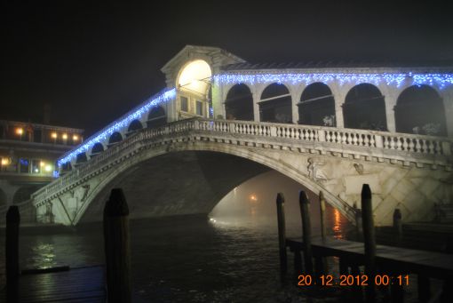 Rialto Bridge-at night