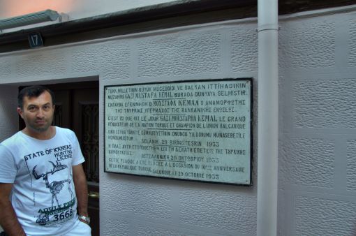 Mustafa Kemal ATATURK'un Selanik'te doğduğu evin ön yüzünde bulunan tabela