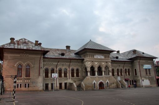  Köstence'de bir okul-Constanta