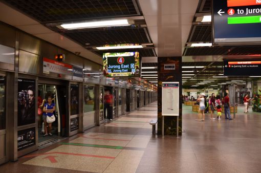  Singapur'da bir metro istasyonu