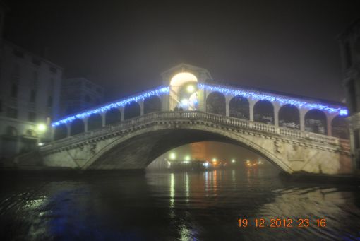  Rialto Bridge-at night
